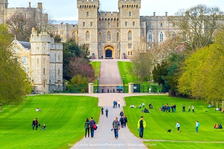 Inside Windsor Castle: Private 3‑Hour Walking Tour to St George’s Chapel photo 2
