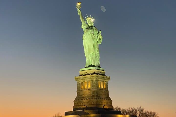 NY Harbor Photo Cruise: Statue of Liberty & One World Observatory Ticket photo 4