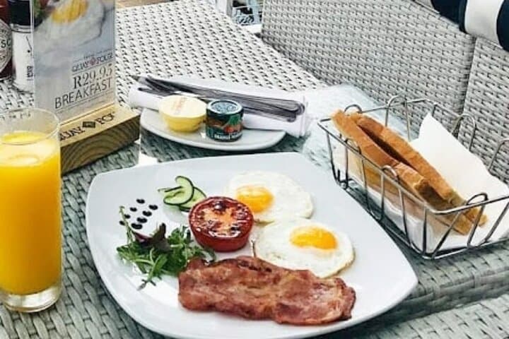 Prosecco Morning Cruise and Waterfront Breakfast in Cape Town photo 6