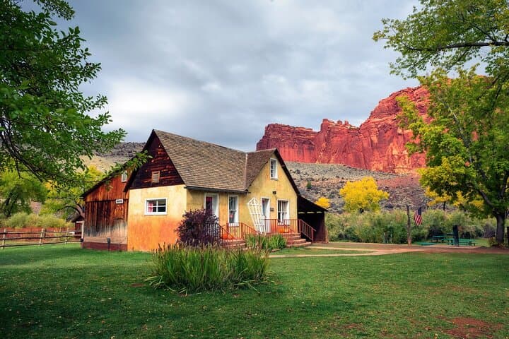 Capitol Reef Self-Guided Driving Audio Tour: Scenic Route & Hidden History