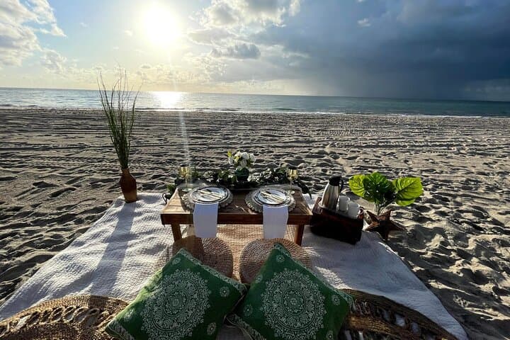 Private Luxury Pop-Up Picnic on Fort Lauderdale Beach — Styled Beach Picnic Service photo 1