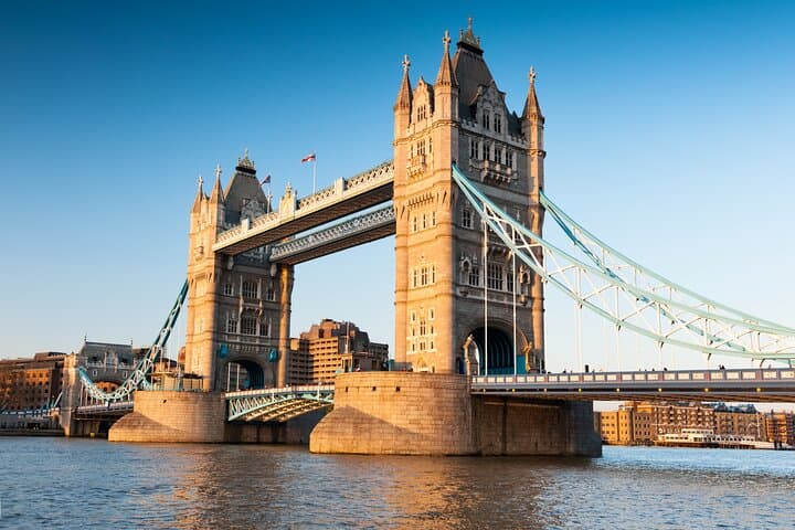 Private City of London Walking Tour: Hidden Streets, St. Paul's & the Tower photo 5