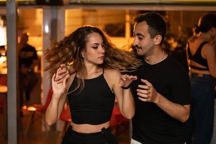 São Paulo Pagode & Samba Dance Experience — Learn Traditional Brazilian Rhythms photo 6