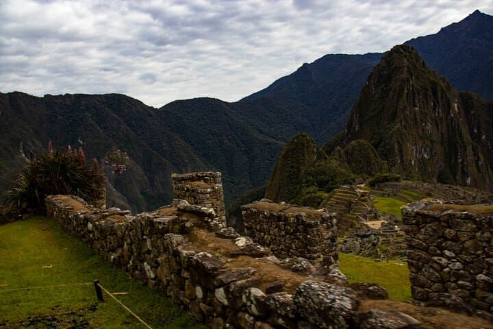 Sacred Valley to Machu Picchu Cultural Route: Toritos, Pachamanca & Living Inca Villages photo 3