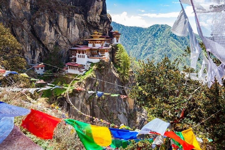Thimphu Paro Tiger's Nest 4-Day Bhutan Tour: Cultural Dzongs & Mountain Hike