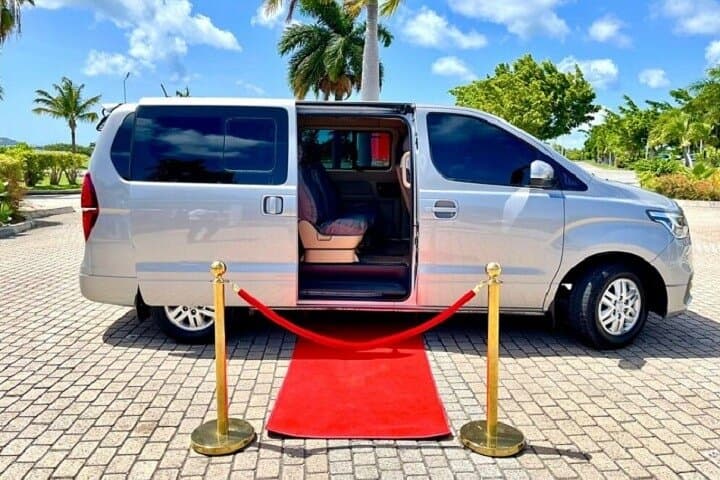 St. Maarten VIP Airport Transfer: Champagne Welcome, Johnny Cake & Chauffeured Service photo 5