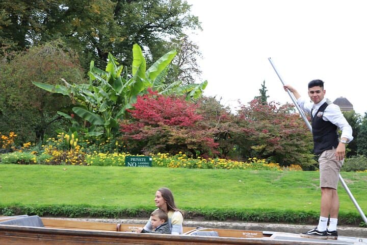 Punt the River Cam: Shared Guided Tour of Cambridge's College Backs photo 2
