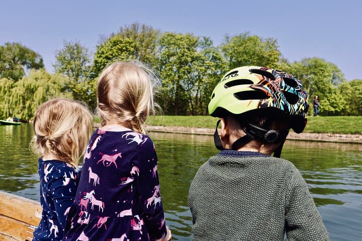 Punt the River Cam: Shared Guided Tour of Cambridge's College Backs photo 4