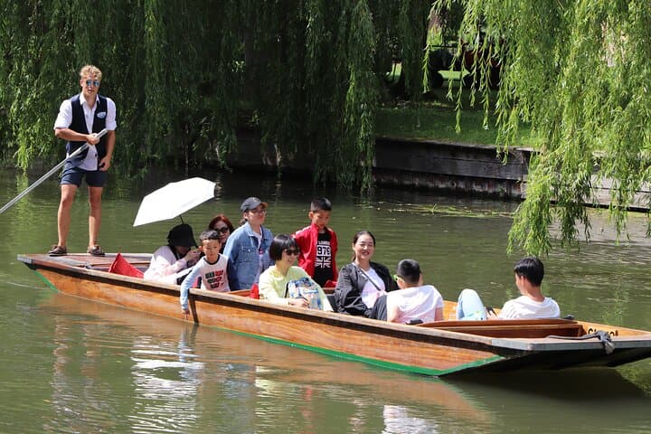 Punt the River Cam: Shared Guided Tour of Cambridge's College Backs photo 6