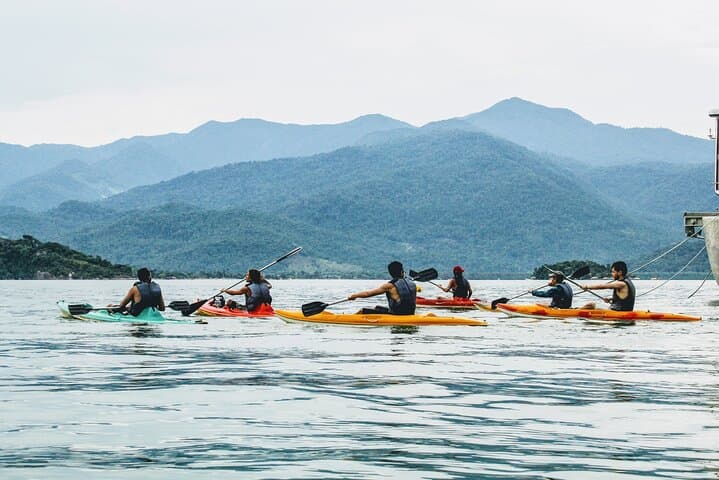 Kayaking the Islands of Paraty: 2.5-Hour Guided Tour from Praia do Pontal