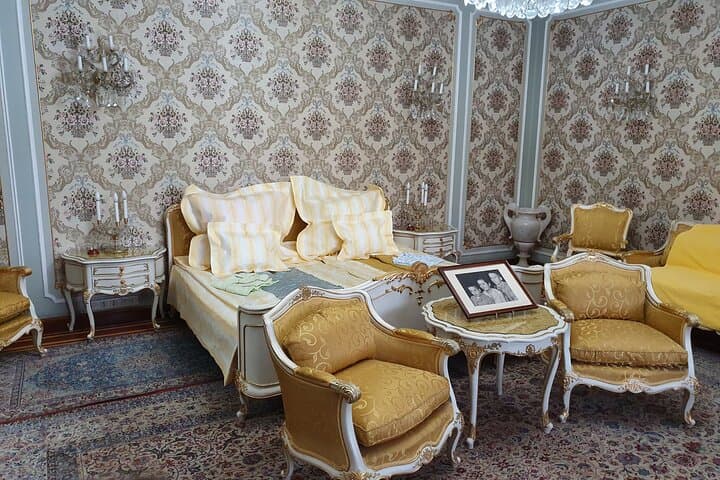 Bucharest Ceausescu Communism & Dracula's Grave Private Tour — 10-Hour Guided Experience photo 5