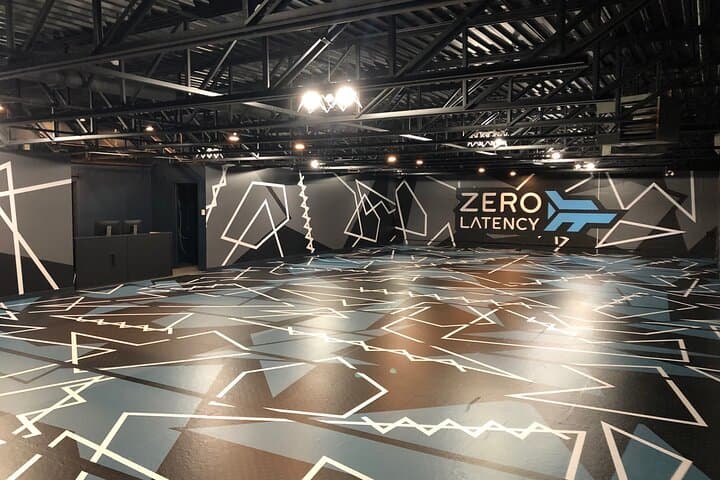 Montreal VR & Axe Throwing VIP Day Pass — Free-Roam Gaming and Social Lounge