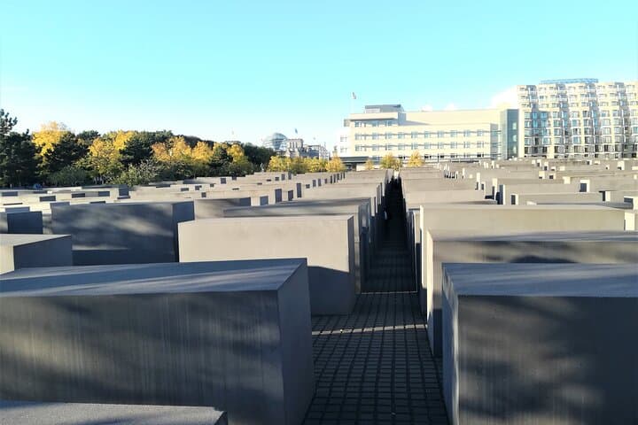 Electric Rickshaw Tour of Berlin: Government Quarter, Tiergarten & Spree River (3 hr) photo 3