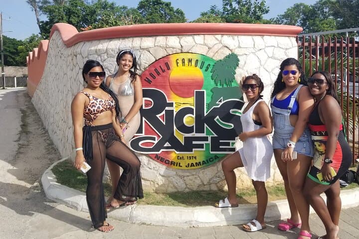 Experience Negril: Seven Mile Beach and Cliffside Sunsets