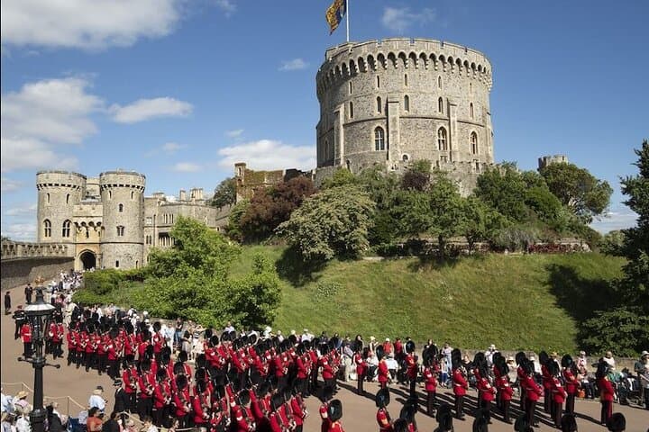 Windsor Castle, Stonehenge & Oxford Day Trip from London — Historic Highlights in One Day