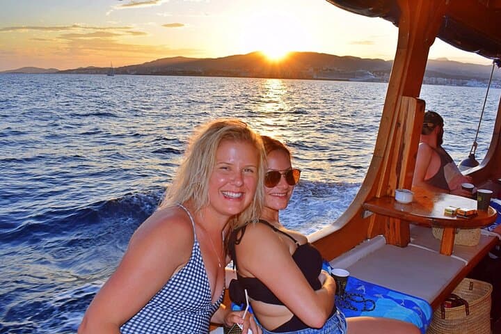 Palma Bay Sunset Cruise: Pizza, Swim & Live Music on Barca Samba photo 2
