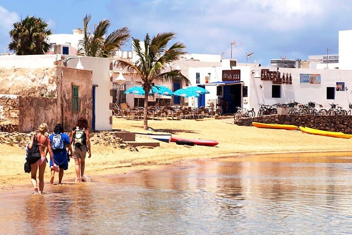 Lanzarote Northern Coast Tour: Lagomar, Cactus Garden & La Graciosa Day Trip photo 1