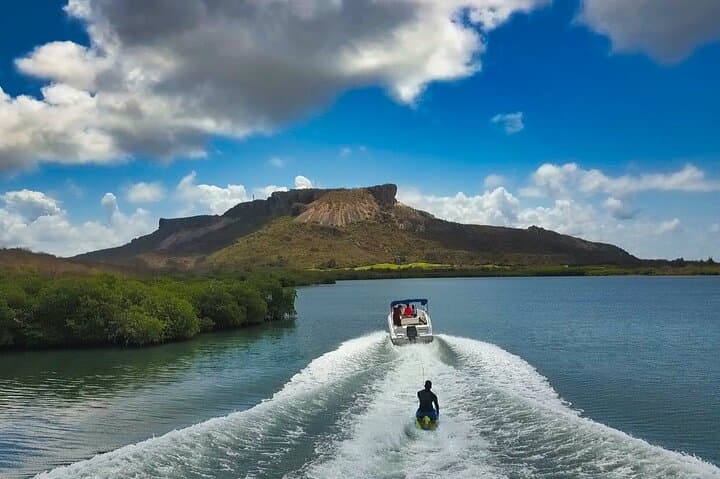 Private Boat Trip in Curaçao: 3- or 4-Hour Snorkel, Swim & Board in Spanish Waters photo 2