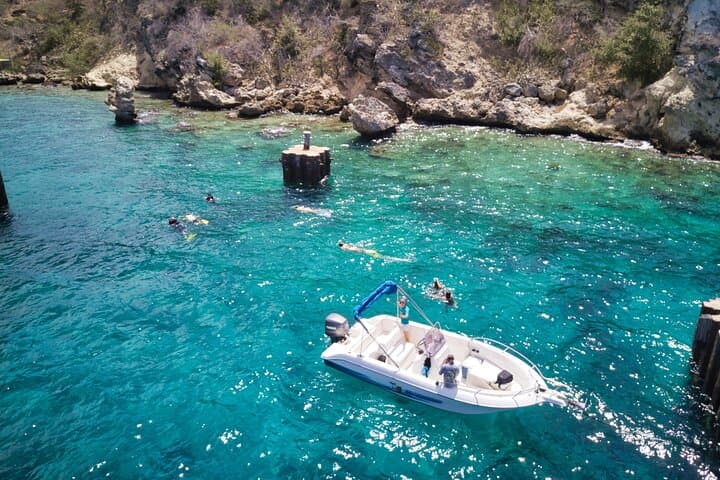 Private Boat Trip in Curaçao: 3- or 4-Hour Snorkel, Swim & Board in Spanish Waters photo 3