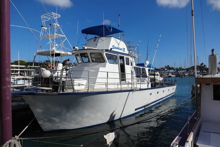 Honolulu 3-Hour Bottom Fishing Charter — Nearshore & Offshore Kewalo Trip photo 5