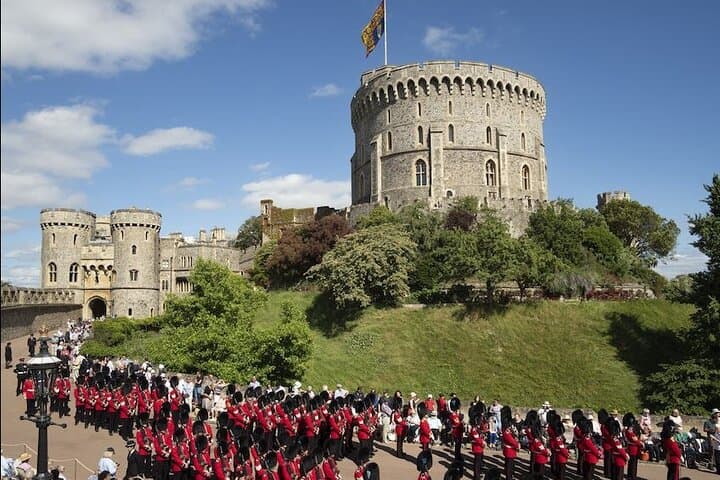 Royal Windsor Afternoon Tour — Windsor Castle & St. George’s Chapel from London photo 4