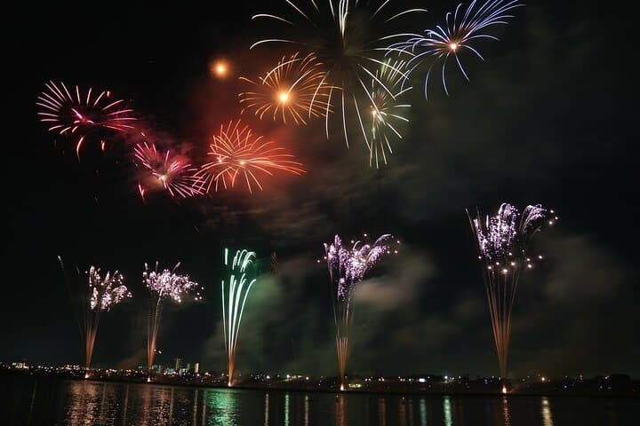 NYC July 4 Fireworks Cruise from Greenpoint — Macy's Skyline & Statue Views photo 6