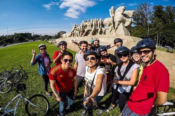 São Paulo Bike Tour — Ibirapuera, Vila Madalena & Batman Alley in 3.5 Hours