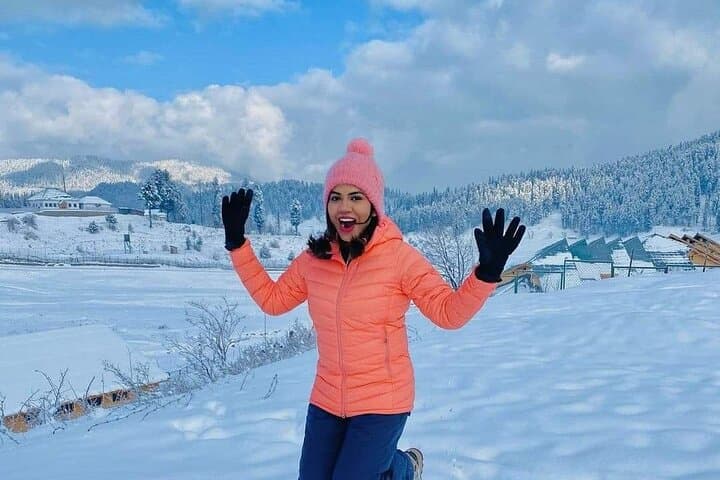 4-Day Kashmir Essentials: Houseboat on Dal Lake, Gulmarg Gondola & Pahalgam Walks photo 3
