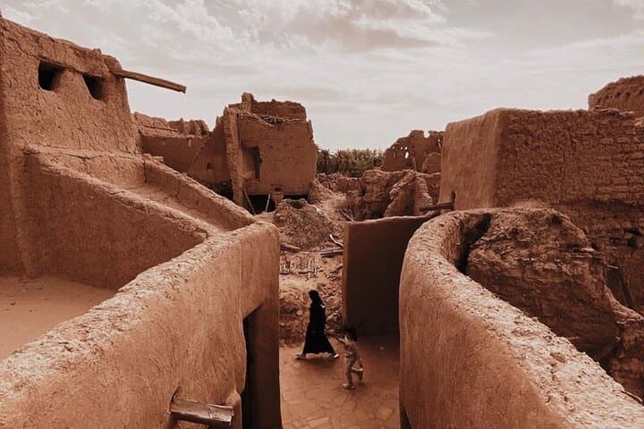 Ushaiger Heritage Day Trip from Riyadh — Najdi Village & Dune Picnic photo 4
