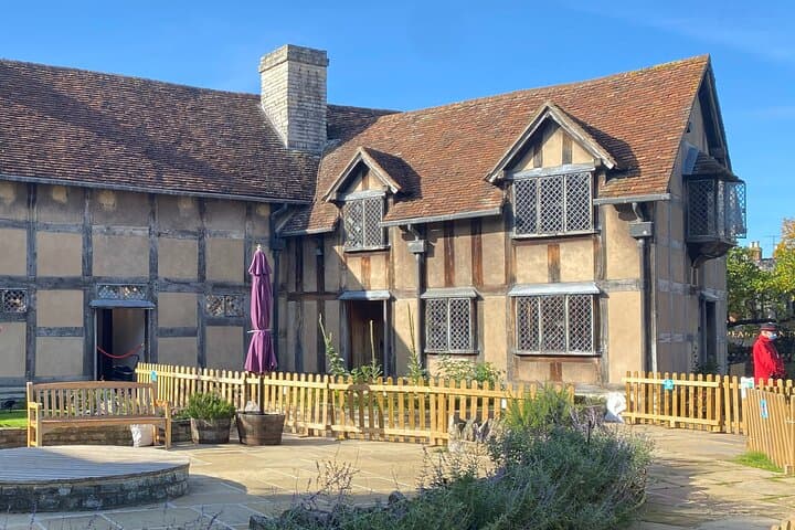 Self-Guided Shakespeare Walking Tour in Stratford-upon-Avon