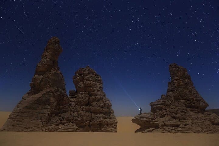 Desert Stargazing from Riyadh: Bedouin Stories, Sandstone Hike & Dinner