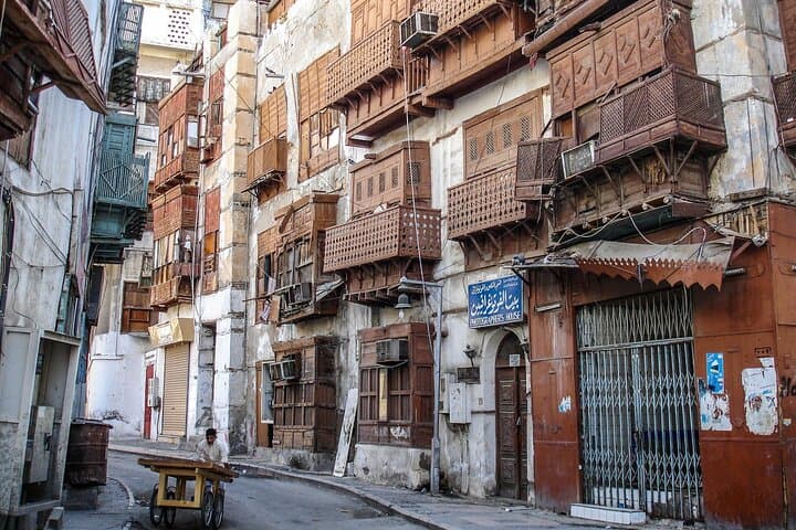 Full-Day Jeddah Heritage Tour: Corniche, Tayyebat Museum & Floating Mosque photo 4