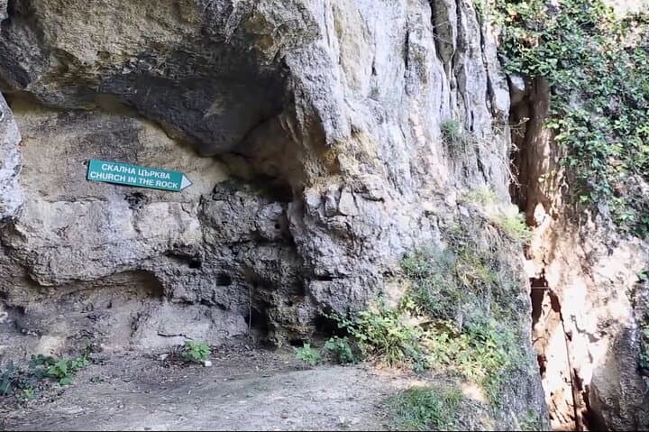 One-Day Cross-Border Bulgaria Trip: Veliko Tarnovo, Arbanasi & Basarabovo photo 4