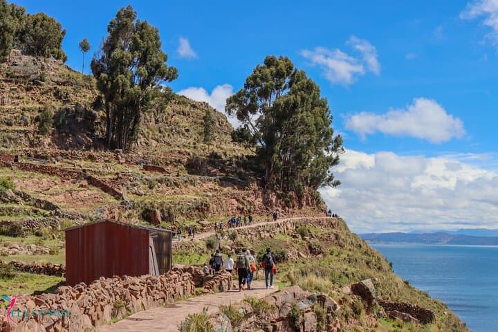 Speedboat Tour to Uros and Taquile Islands on Lake Titicaca photo 2