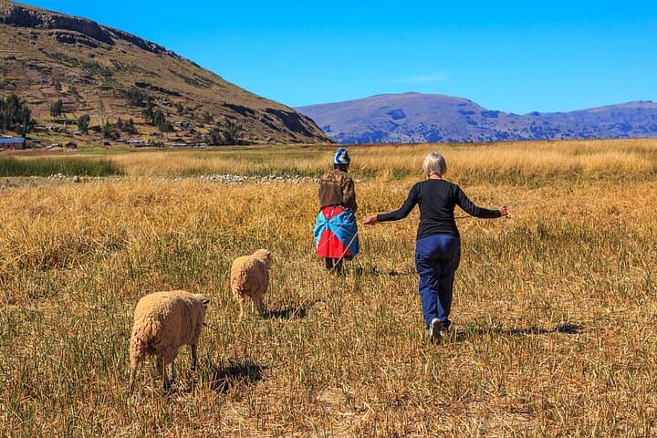 2-Day Lake Titicaca Homestay: Uros, Taquile & Luquina Islands photo 3