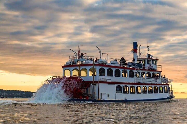 5-Day Vancouver Multiactivity Adventure: Capilano, Whale Watching & Harbour Cruise