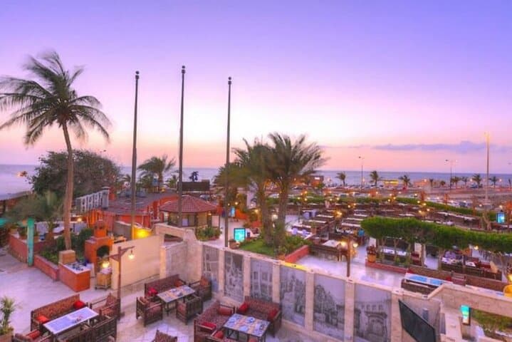 Dining at Al Nakheel Restaurant on the Jeddah Corniche photo 5