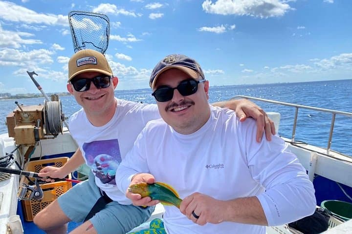 2-Hour Family Fishing in Okinawa: Kadena Boat Trip for Beginners photo 4