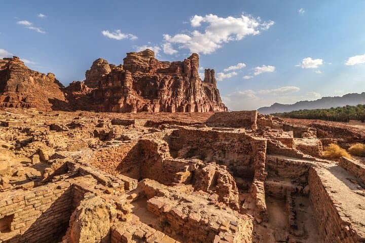 Half-Day Dadan & Jabal Ikmah Tour: Explore AlUla’s Ancient Inscriptions and Desert Canyons