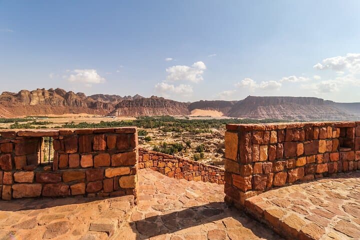 Explore AlUla Old Town: Guided Rawi Walk Through Stone Streets & Historic Homes