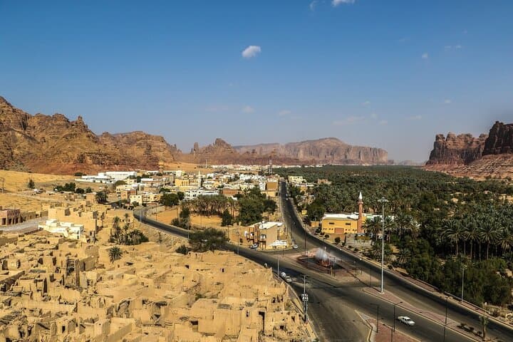 Explore AlUla Old Town: Guided Rawi Walk Through Stone Streets & Historic Homes photo 2