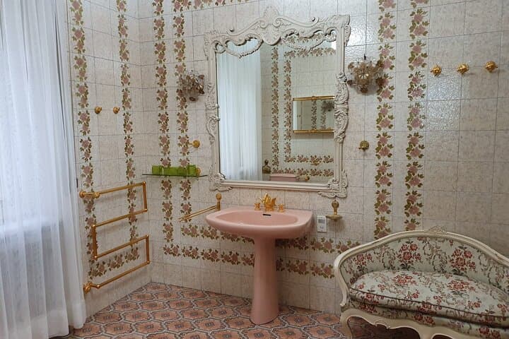Bucharest Ceausescu Communism & Dracula's Grave Private Tour — 10-Hour Guided Experience photo 4