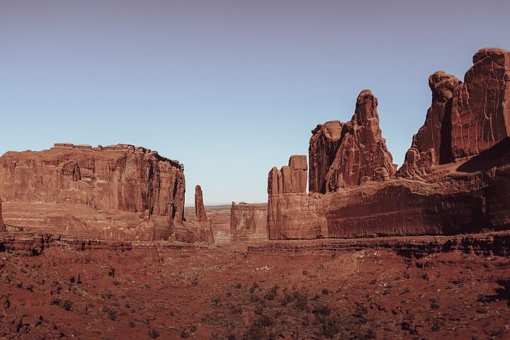 Explore Arches National Park: Half Day 4x4 Tour with Iconic Delicate Arch Hike photo 6