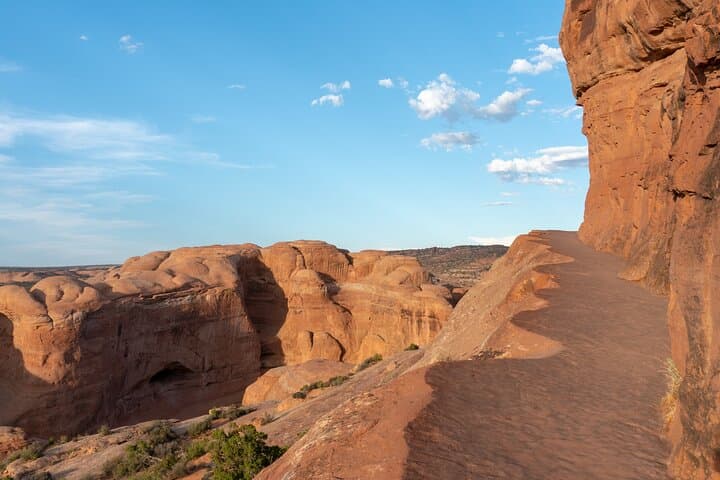 Explore Arches National Park: Half Day 4x4 Tour with Iconic Delicate Arch Hike photo 4