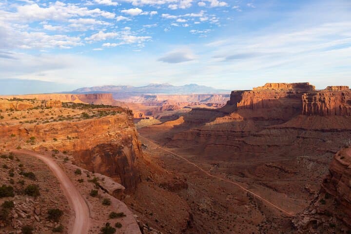 Canyonlands Backcountry 4x4 Tour: Shafer Trail, Musselman Arch & Petroglyphs photo 6