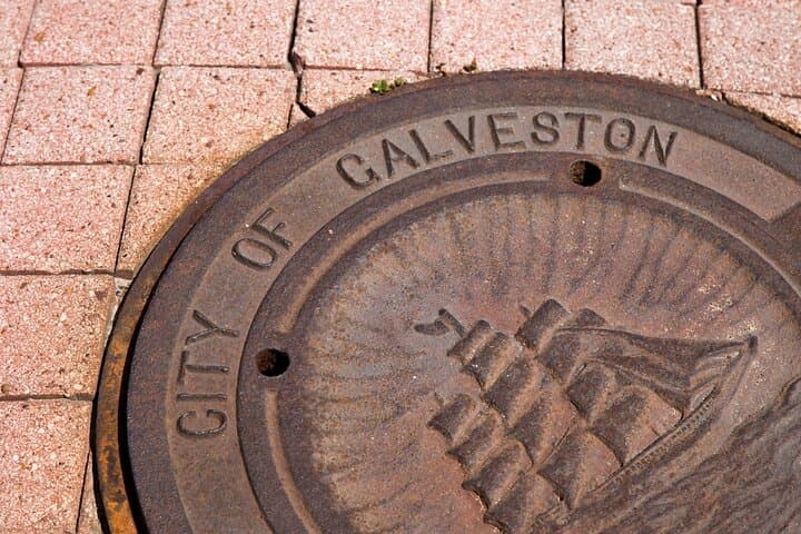 Galveston Haunted Pub Crawl: Strand Ghost Tour & Historic Bar Walk photo 6