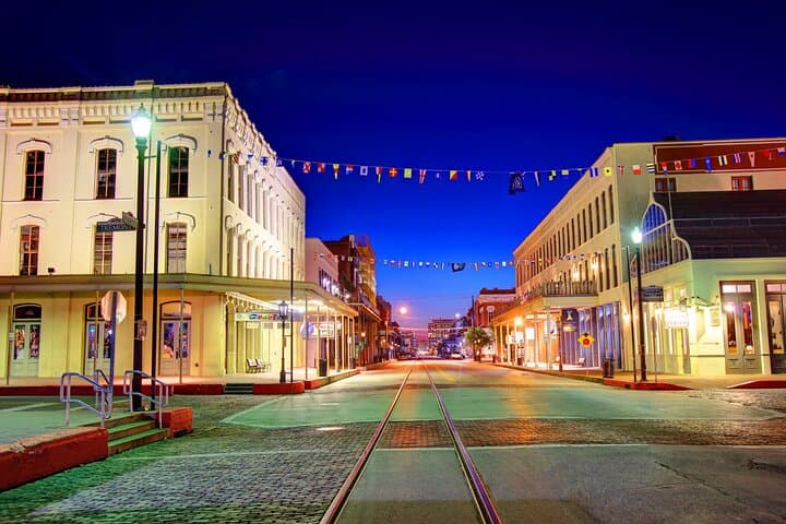 Galveston Haunted Pub Crawl: Strand Ghost Tour & Historic Bar Walk photo 3