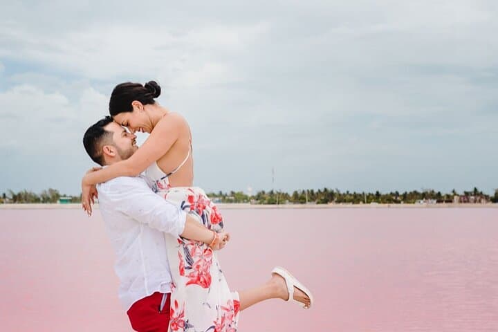 Las Coloradas Pink Lake & Río Lagartos Reserve: Day Trip from Cancún