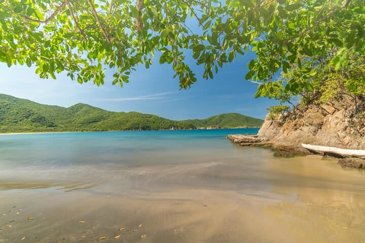 Santa Marta Beaches Private Boat Tour — Playa Blanca, Inca Inca & Santo Cristo photo 5