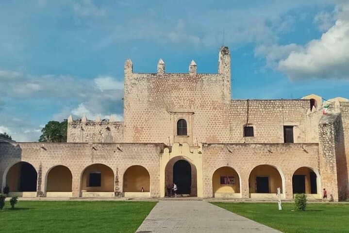 Private Family Walking Tour in Valladolid — 2-Hour Family-Friendly Cultural Walk photo 3